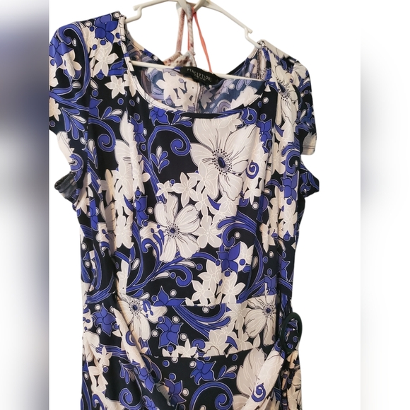 Dress - Picture 3 of 4